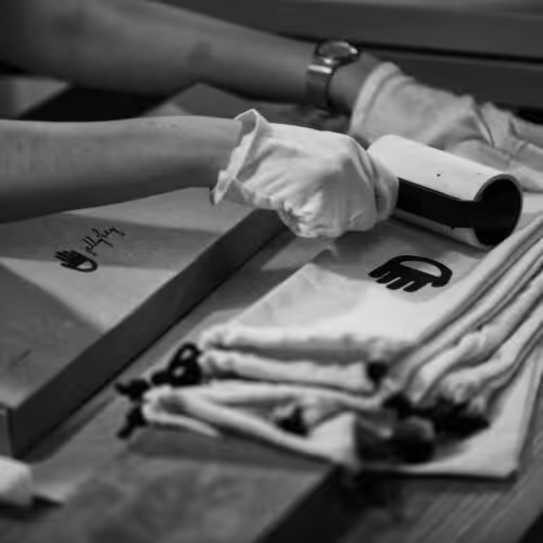 Packing process for the Navigator of Sea Wrist Rest.
