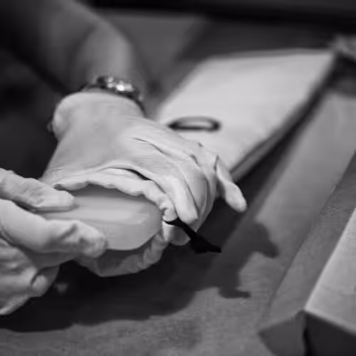 Packing process for the Navigator of Sea Wrist Rest.