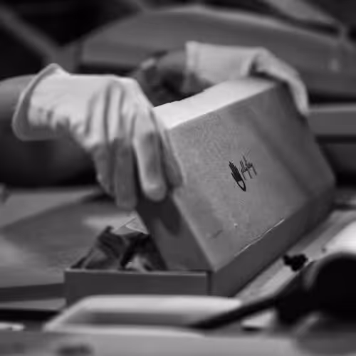 Packing process for the Navigator of Sea Wrist Rest.