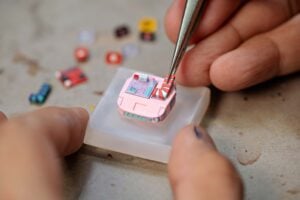 Retro TV series – Life on planets artisan keycap by Jelly Key