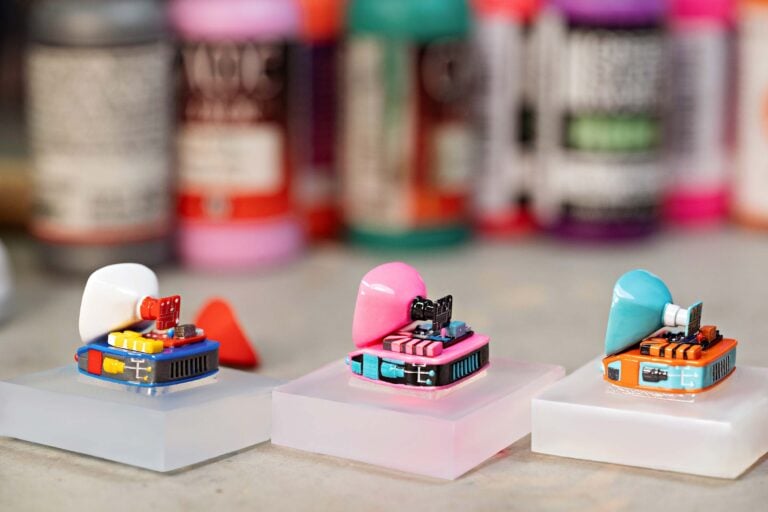 Retro TV series – Life on planets artisan keycap by Jelly Key