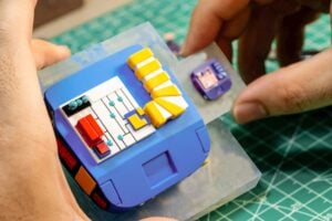 Retro TV series – Life on planets artisan keycap by Jelly Key