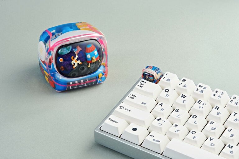 Retro TV series – Life on planets artisan keycap by Jelly Key