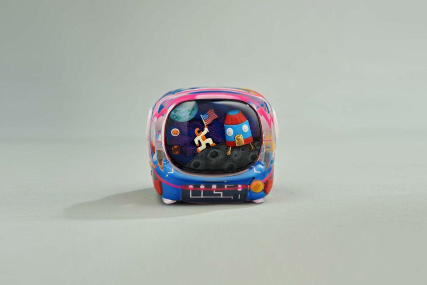 Retro TV series – Life on planets art toy - artisan keycap by Jelly Key