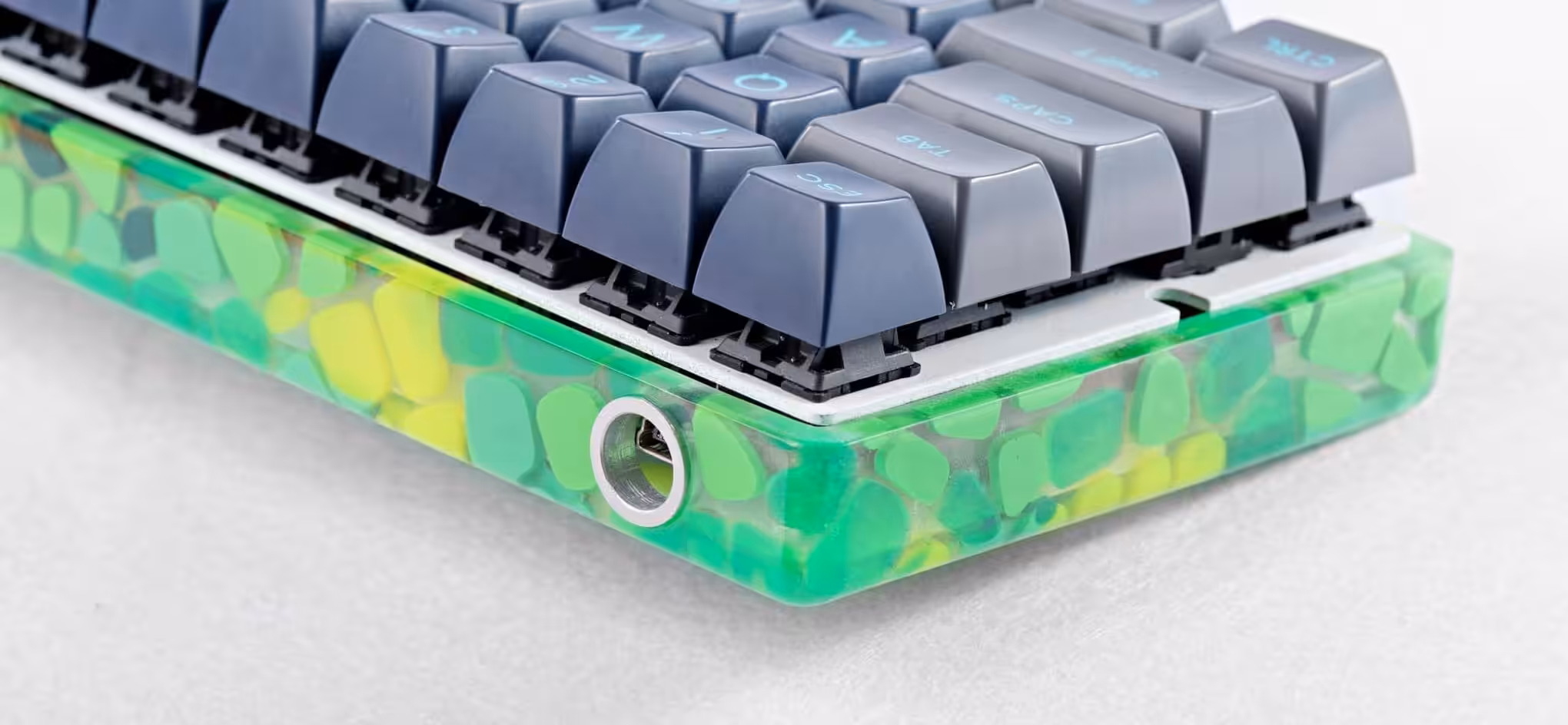 Serenity – Mosaic keyboard case - artisan keycap by Jelly Key