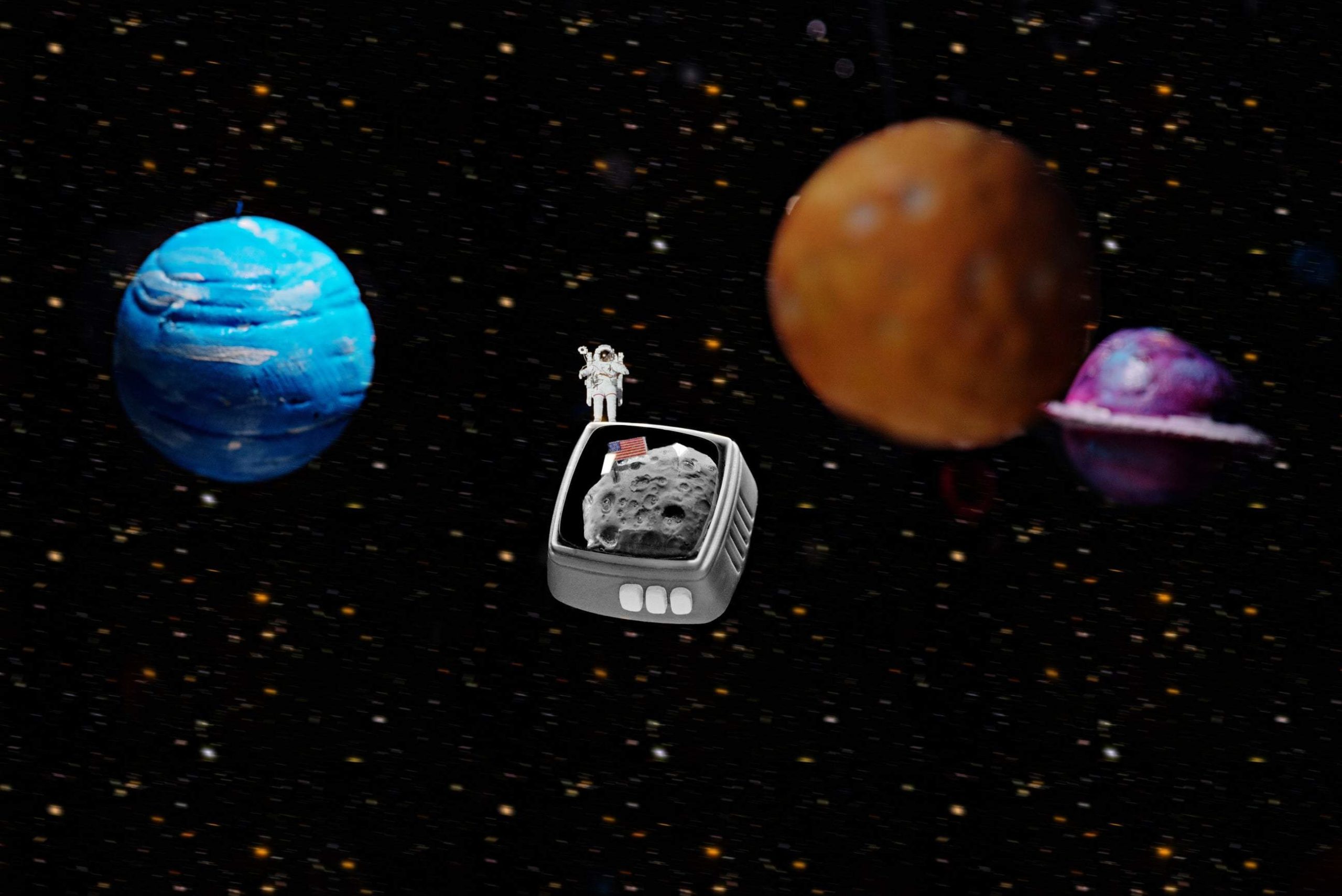 RetroTV series – Fly to the moon artisan keycap