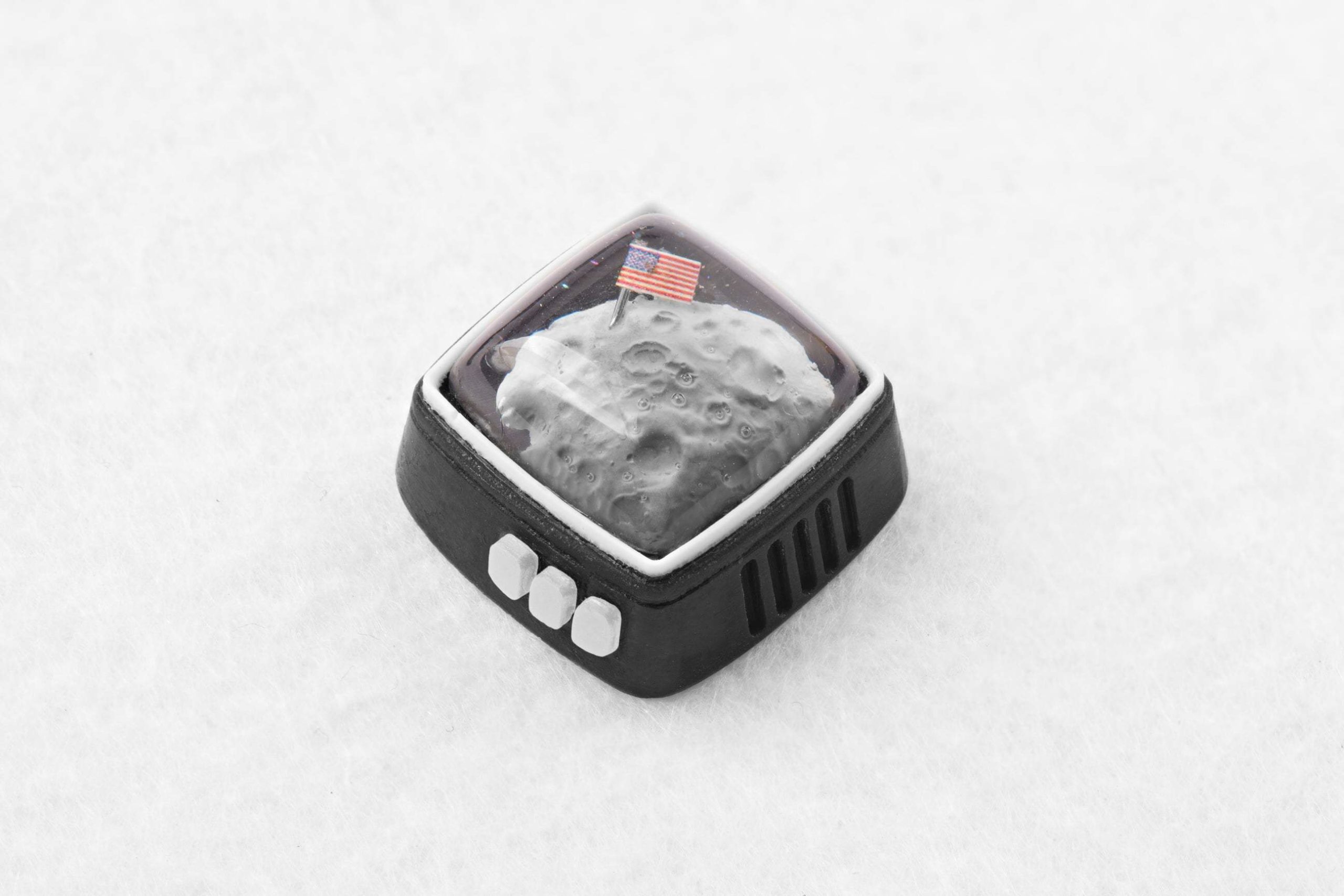 RetroTV series – Fly to the moon artisan keycap - Image 3
